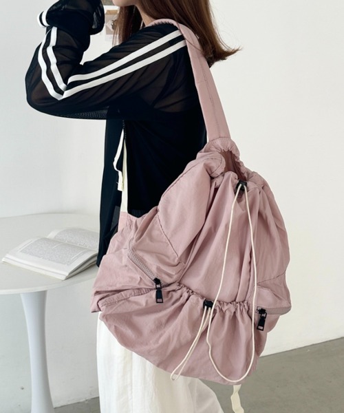 CLEA（クレア）の「ドローストリング大容量リュック（バックパック/リュック・レディース・ブルー/アイボリー/ブラック/カーキ/ピンク・FREE）」の22枚目の写真