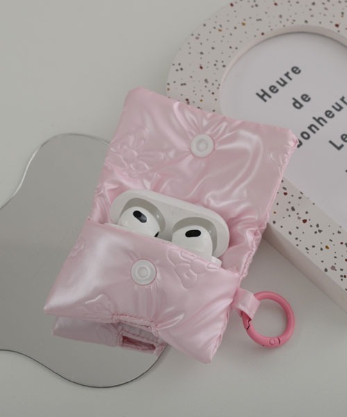 Mayree（メイリー）の「【float】キルティング メタリック エアポッズ/エアポッズプロ ケース カバー【AirPods 第1世代/第2世代/第3世代/第4世代/pro/pro2】（ヘッドフォン/イヤホン・レディース・シルバー系3/ピンク系1/ピンク系2/シルバー系1/ホワイト系1/ホワイト系2/シルバー系2・FREE）」の4枚目の写真