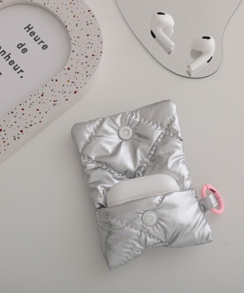 Mayree（メイリー）の「【float】キルティング メタリック エアポッズ/エアポッズプロ ケース カバー【AirPods 第1世代/第2世代/第3世代/第4世代/pro/pro2】（ヘッドフォン/イヤホン・レディース・シルバー系3/ピンク系1/ピンク系2/シルバー系1/ホワイト系1/ホワイト系2/シルバー系2・FREE）」の20枚目の写真