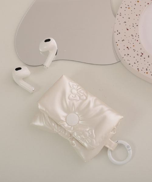 Mayree（メイリー）の「【float】キルティング メタリック エアポッズ/エアポッズプロ ケース カバー【AirPods 第1世代/第2世代/第3世代/第4世代/pro/pro2】（ヘッドフォン/イヤホン・レディース・シルバー系3/ピンク系1/ピンク系2/シルバー系1/ホワイト系1/ホワイト系2/シルバー系2・FREE）」の11枚目の写真