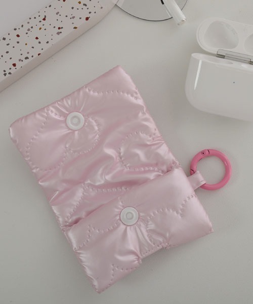 Mayree（メイリー）の「【float】キルティング メタリック エアポッズ/エアポッズプロ ケース カバー【AirPods 第1世代/第2世代/第3世代/第4世代/pro/pro2】（ヘッドフォン/イヤホン・レディース・シルバー系3/ピンク系1/ピンク系2/シルバー系1/ホワイト系1/ホワイト系2/シルバー系2・FREE）」の12枚目の写真