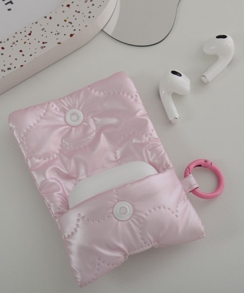 Mayree（メイリー）の「【float】キルティング メタリック エアポッズ/エアポッズプロ ケース カバー【AirPods 第1世代/第2世代/第3世代/第4世代/pro/pro2】（ヘッドフォン/イヤホン・レディース・シルバー系3/ピンク系1/ピンク系2/シルバー系1/ホワイト系1/ホワイト系2/シルバー系2・FREE）」の13枚目の写真