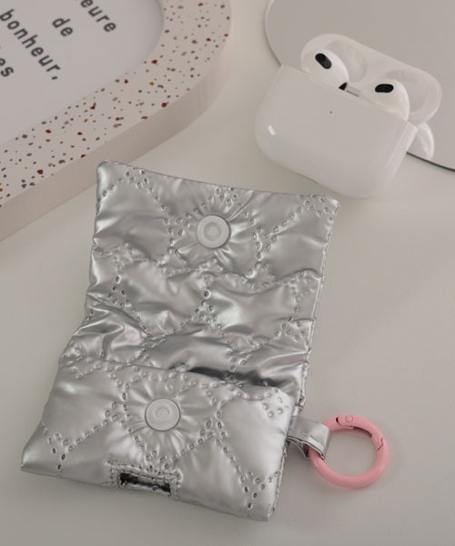 Mayree（メイリー）の「【float】キルティング メタリック エアポッズ/エアポッズプロ ケース カバー【AirPods 第1世代/第2世代/第3世代/第4世代/pro/pro2】（ヘッドフォン/イヤホン・レディース・シルバー系3/ピンク系1/ピンク系2/シルバー系1/ホワイト系1/ホワイト系2/シルバー系2・FREE）」の16枚目の写真