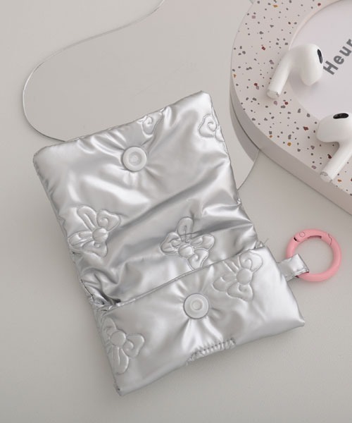 Mayree（メイリー）の「【float】キルティング メタリック エアポッズ/エアポッズプロ ケース カバー【AirPods 第1世代/第2世代/第3世代/第4世代/pro/pro2】（ヘッドフォン/イヤホン・レディース・シルバー系3/ピンク系1/ピンク系2/シルバー系1/ホワイト系1/ホワイト系2/シルバー系2・FREE）」の18枚目の写真