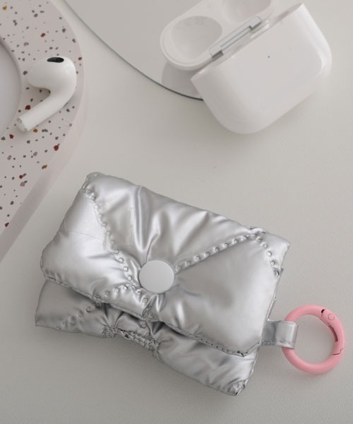 Mayree（メイリー）の「【float】キルティング メタリック エアポッズ/エアポッズプロ ケース カバー【AirPods 第1世代/第2世代/第3世代/第4世代/pro/pro2】（ヘッドフォン/イヤホン・レディース・シルバー系3/ピンク系1/ピンク系2/シルバー系1/ホワイト系1/ホワイト系2/シルバー系2・FREE）」の21枚目の写真