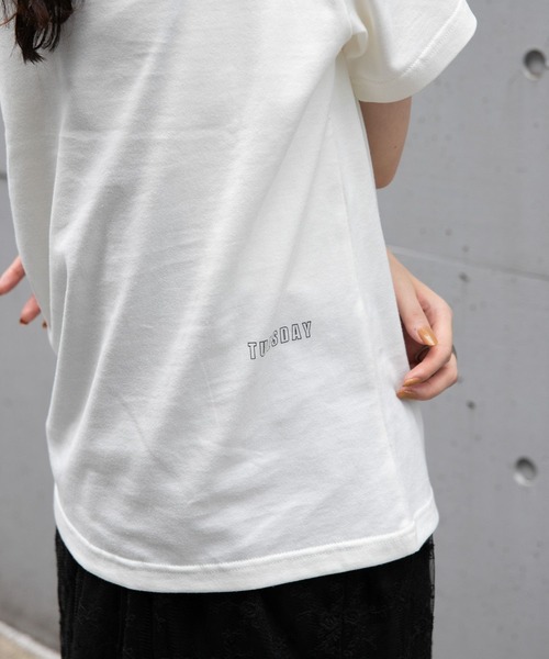 RAGEBLUE（レイジブルー）の「＜火曜び/TUESDAY＞コラボプリントTシャツ（Tシャツ/カットソー・レディース・オフホワイト/ブラック・FREE）」の4枚目の写真