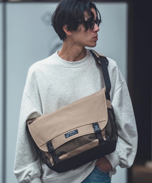 go slow caravan(ゴースローキャラバン)の「KiU/キウ PC GADGET SHOULDER BAG(ショルダーバッグ・レディース・ブラック/ベージュ/カーキ・FREE)」の2枚目の写真
