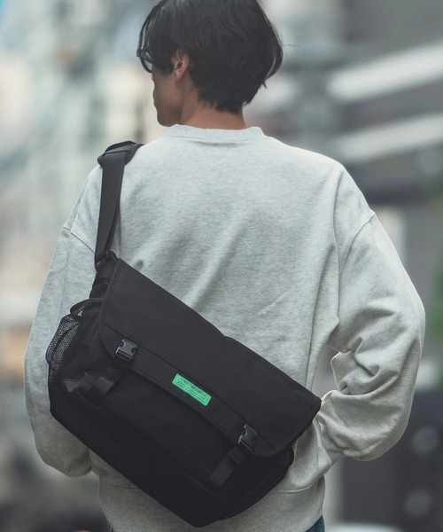go slow caravan(ゴースローキャラバン)の「KiU/キウ PC GADGET SHOULDER BAG(ショルダーバッグ・レディース・ブラック/ベージュ/カーキ・FREE)」の1枚目の写真