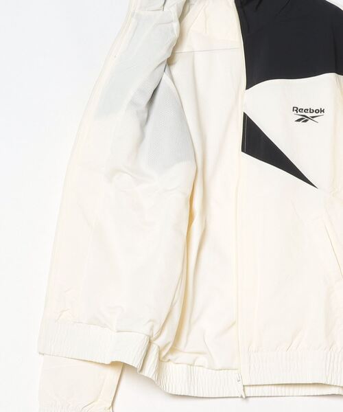 Reebok（リーボック）の「クラシック トラックトップ / CL F FR TRACKTOP（ナイロンジャケット・メンズ・ホワイト×ブラック/レッド/パープル・SMALL/MEDIUM/LARGE/X-LARGE/XX-LARGE）」の8枚目の写真