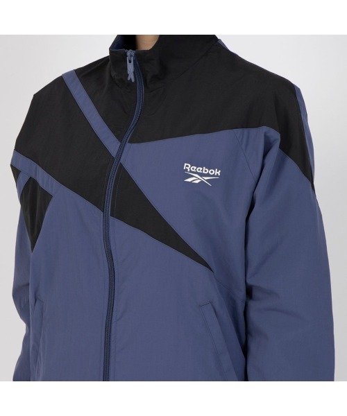 Reebok（リーボック）の「クラシック トラックトップ / CL F FR TRACKTOP（ナイロンジャケット・メンズ・ホワイト×ブラック/レッド/パープル・SMALL/MEDIUM/LARGE/X-LARGE/XX-LARGE）」の5枚目の写真