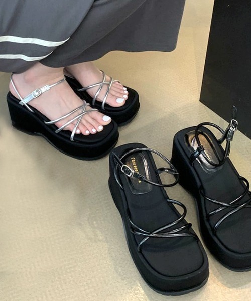 Futier land（フューティアランド）の「厚底ナローストラップサンダル（サンダル・レディース・シルバー/ブラック・36/37/38/39/40）」の3枚目の写真