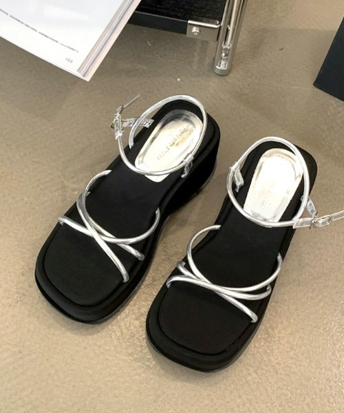 Futier land（フューティアランド）の「厚底ナローストラップサンダル（サンダル・レディース・シルバー/ブラック・36/37/38/39/40）」の9枚目の写真