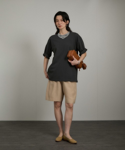 SALON adam et rope'（サロン アダム エ ロペ）の「ビジューエンブロイダリーオーバーサイズT（Tシャツ/カットソー・レディース・チャコールグレー/オフホワイト・FREE）」の6枚目の写真