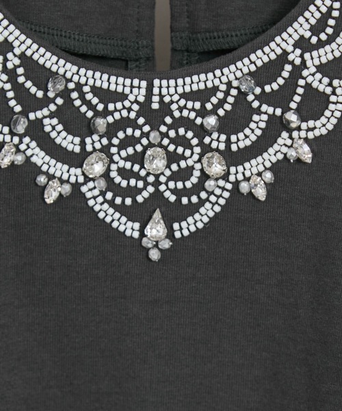 SALON adam et rope'（サロン アダム エ ロペ）の「ビジューエンブロイダリーオーバーサイズT（Tシャツ/カットソー・レディース・チャコールグレー/オフホワイト・FREE）」の22枚目の写真