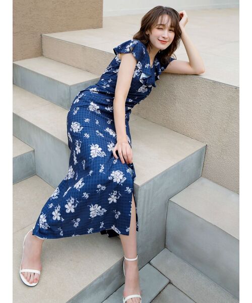 dazzlin(ダズリン)の「デルフィニウムフラワーワンピース(ワンピース・レディース・ブルー/オレンジ/ネイビー・SMALL/MEDIUM)」の6枚目の写真