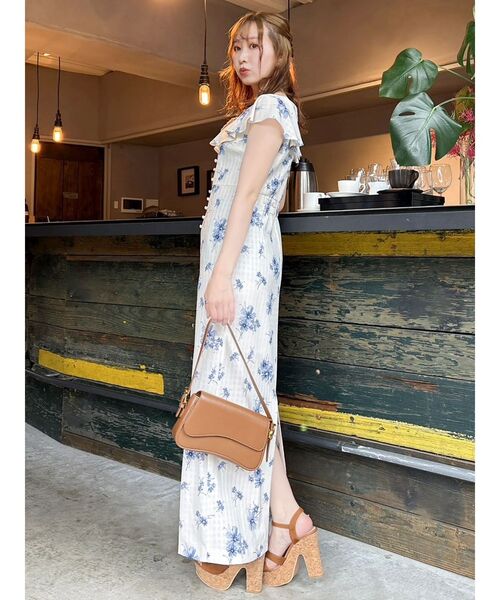 dazzlin(ダズリン)の「デルフィニウムフラワーワンピース(ワンピース・レディース・ブルー/オレンジ/ネイビー・SMALL/MEDIUM)」の4枚目の写真