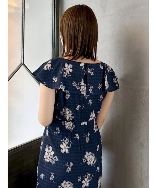 dazzlin(ダズリン)の「デルフィニウムフラワーワンピース(ワンピース・レディース・ブルー/オレンジ/ネイビー・SMALL/MEDIUM)」の16枚目の写真