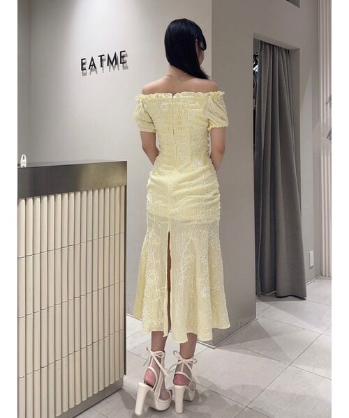 EATME(イートミー)の「オフショルシャーリングワンピース(ワンピース・レディース・オフホワイト/グリーン/イエロー・MEDIUM/SMALL)」の12枚目の写真