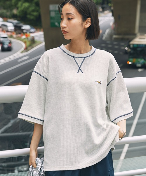 PENNEYS(ぺニーズ)の「PENNEYS/ペニーズ 別注 THE FOX ロゴ ワンポイントワッペン刺繍 配色ステッチ ワッフル半袖Tシャツ(Tシャツ/カットソー・レディース・ネイビー/ワイン/アイボリー/オートミール/スミクロ・L/M)」の22枚目の写真