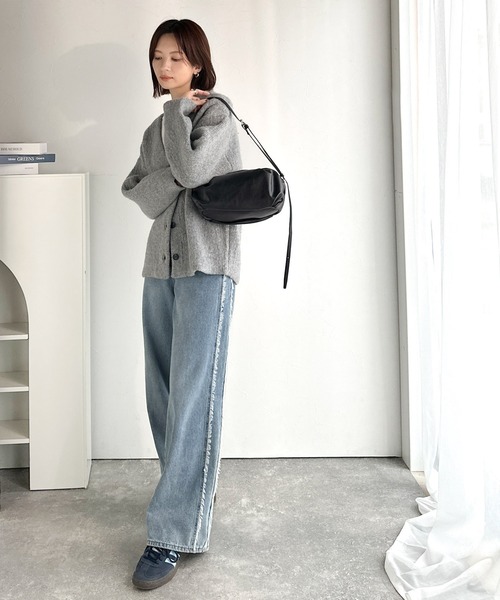 classicalelf（クラシカルエルフ）の「ころんとした可愛いフォルム。ソフトバンバッグ（ショルダーバッグ・レディース・ブラック/ベージュ系・ONE SIZE）」の7枚目の写真