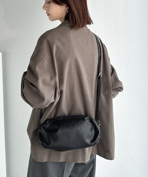 classicalelf（クラシカルエルフ）の「ころんとした可愛いフォルム。ソフトバンバッグ（ショルダーバッグ・レディース・ブラック/ベージュ系・ONE SIZE）」の9枚目の写真