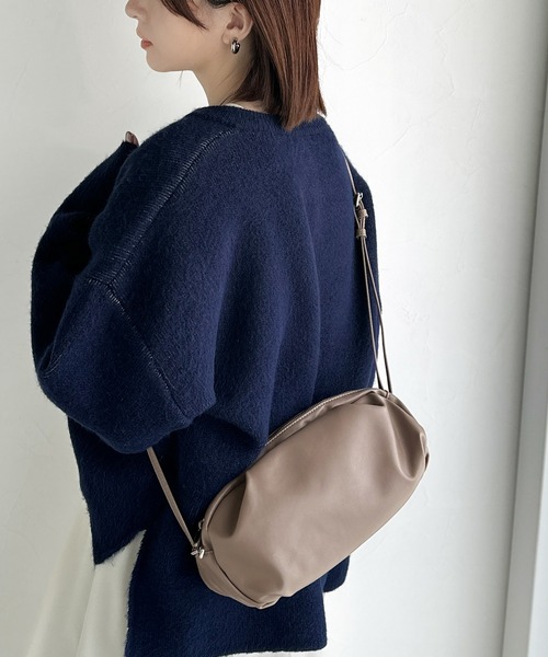 classicalelf（クラシカルエルフ）の「ころんとした可愛いフォルム。ソフトバンバッグ（ショルダーバッグ・レディース・ブラック/ベージュ系・ONE SIZE）」の14枚目の写真