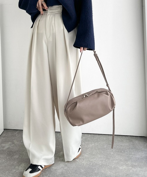 classicalelf（クラシカルエルフ）の「ころんとした可愛いフォルム。ソフトバンバッグ（ショルダーバッグ・レディース・ブラック/ベージュ系・ONE SIZE）」の12枚目の写真