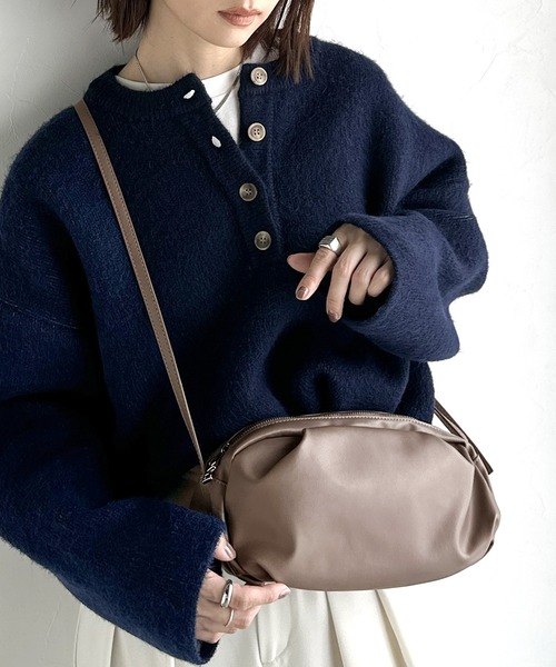 classicalelf（クラシカルエルフ）の「ころんとした可愛いフォルム。ソフトバンバッグ（ショルダーバッグ・レディース・ブラック/ベージュ系・ONE SIZE）」の11枚目の写真