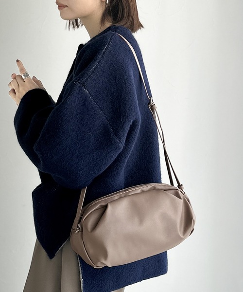 classicalelf（クラシカルエルフ）の「ころんとした可愛いフォルム。ソフトバンバッグ（ショルダーバッグ・レディース・ブラック/ベージュ系・ONE SIZE）」の10枚目の写真