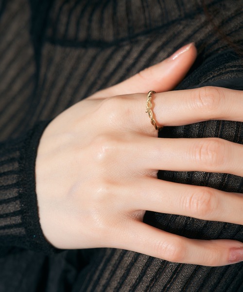 Jewel closet by L&Co.(ジュエルクローゼットバイエルアンドコー)の「K18 ヘビ/スネーク リング(リング・レディース・イエローゴールド・13号/15号)」の3枚目の写真