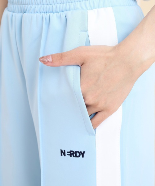 NERDY(ノルディ)の「カラーブロックトラックパンツ(スウェットパンツ・レディース・ピンク/ブルー/ホワイト・S/M/SS)」の22枚目の写真