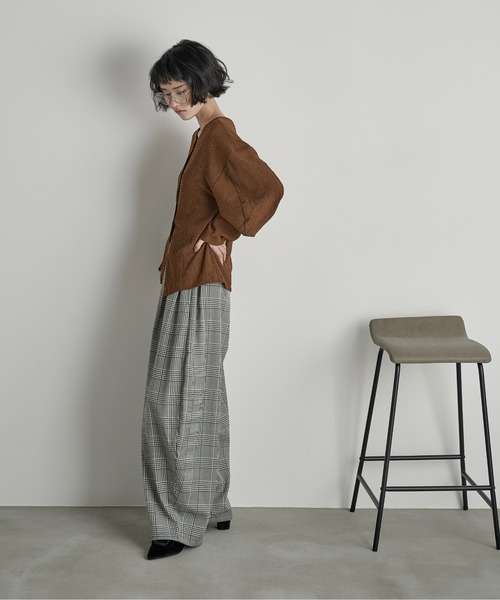 THE YOn(ザヨン)の「2WAYフォルムスリーブリップルジャガードカーディガン(Tシャツ/カットソー・レディース・ブラウン/ブラック/アイボリー・FREE)」の4枚目の写真