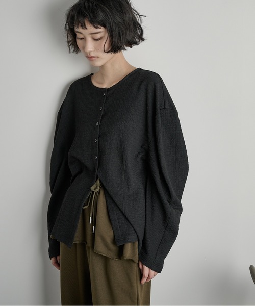 THE YOn(ザヨン)の「2WAYフォルムスリーブリップルジャガードカーディガン(Tシャツ/カットソー・レディース・ブラウン/ブラック/アイボリー・FREE)」の20枚目の写真
