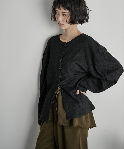 THE YOn(ザヨン)の「2WAYフォルムスリーブリップルジャガードカーディガン(Tシャツ/カットソー・レディース・ブラウン/ブラック/アイボリー・FREE)」の21枚目の写真