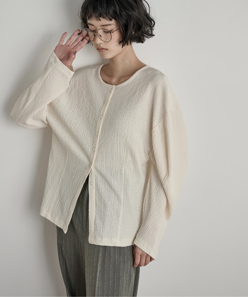 THE YOn(ザヨン)の「2WAYフォルムスリーブリップルジャガードカーディガン(Tシャツ/カットソー・レディース・ブラウン/ブラック/アイボリー・FREE)」の8枚目の写真