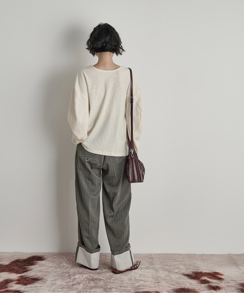 THE YOn(ザヨン)の「2WAYフォルムスリーブリップルジャガードカーディガン(Tシャツ/カットソー・レディース・ブラウン/ブラック/アイボリー・FREE)」の16枚目の写真