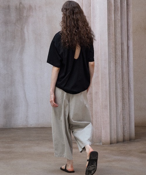ELOOPS(イーループス)の「【ELOOPS】バッククロスカットアウトTシャツ(Tシャツ/カットソー・レディース・アイボリー/ブラック・FREE)」の12枚目の写真
