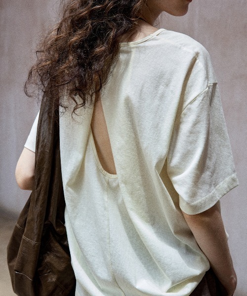 ELOOPS(イーループス)の「【ELOOPS】バッククロスカットアウトTシャツ(Tシャツ/カットソー・レディース・アイボリー/ブラック・FREE)」の4枚目の写真