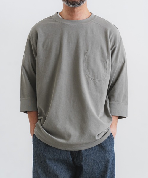 quadro(クオドロ)の「シルキーコットンドライ天竺裏ポケット7分袖クルーネックP/O(Tシャツ/カットソー・メンズ・グレー/ダークブラウン/キナリ・MEDIUM/LARGE)」の1枚目の写真