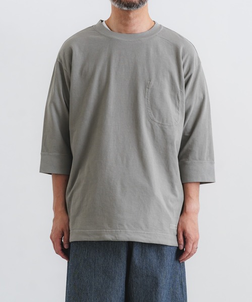 quadro(クオドロ)の「シルキーコットンドライ天竺裏ポケット7分袖クルーネックP/O(Tシャツ/カットソー・メンズ・グレー/ダークブラウン/キナリ・MEDIUM/LARGE)」の11枚目の写真