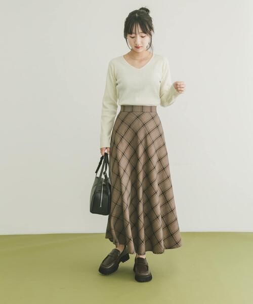 ITEMS URBANRESEARCH(アイテムズ アーバンリサーチ)の「『洗濯可』フワフワリブVネックニット(ニット/セーター・レディース・グレー/ブラック/オレンジ/ホワイト・FREE)」の14枚目の写真