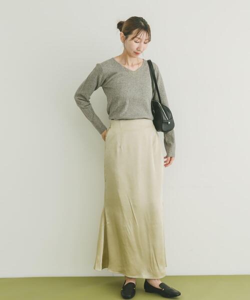 ITEMS URBANRESEARCH(アイテムズ アーバンリサーチ)の「『洗濯可』フワフワリブVネックニット(ニット/セーター・レディース・グレー/ブラック/オレンジ/ホワイト・FREE)」の19枚目の写真