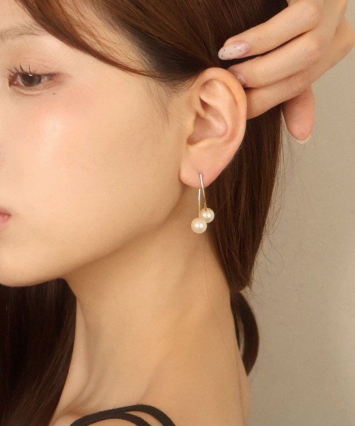 CEMONEMO(セモネモ)の「【金属アレルギー対応】バックキャッチ ダブル パール ピアス / チタンポスト(ピアス(両耳用)・レディース・ゴールド/シルバー・FREE)」の4枚目の写真