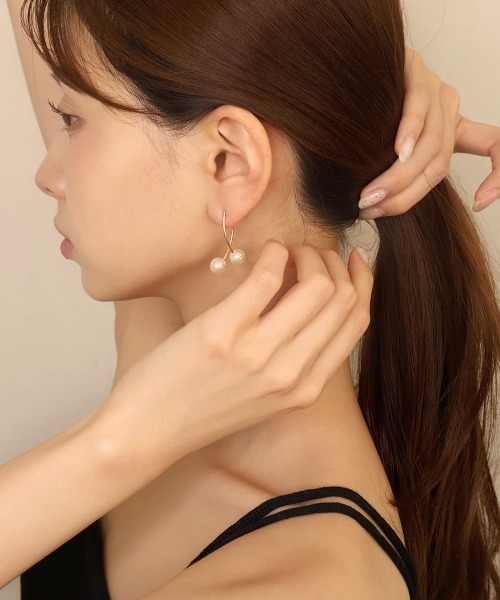 CEMONEMO(セモネモ)の「【金属アレルギー対応】バックキャッチ ダブル パール ピアス / チタンポスト(ピアス(両耳用)・レディース・ゴールド/シルバー・FREE)」の5枚目の写真