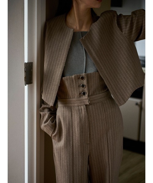 CIS.（シス）の「CIS． ノーカラーブルゾン ウォッシャブル ストレッチ ポリエステルツイル ストライプ（ブルゾン・レディース・ベージュ/ネイビー・36(7号)/38(9号)）」の2枚目の写真