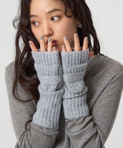 green label relaxing(グリーンレーベルリラクシング)の「2WAY フラップ アームウォーマー / 手袋(手袋・レディース・ライトブルー/ブラック/ライトグレー/ベージュ・FREE)」の1枚目の写真