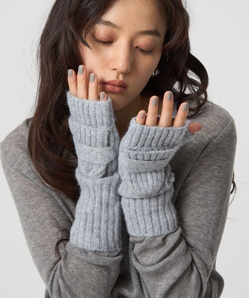 green label relaxing(グリーンレーベルリラクシング)の「2WAY フラップ アームウォーマー / 手袋(手袋・レディース・ライトブルー/ブラック/ライトグレー/ベージュ・FREE)」の6枚目の写真