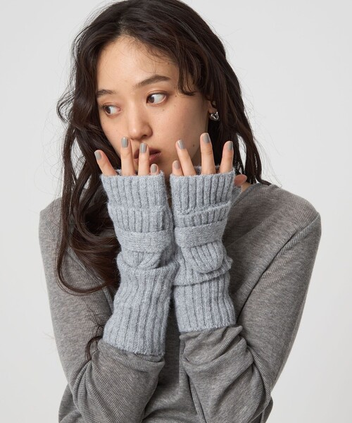 green label relaxing(グリーンレーベルリラクシング)の「2WAY フラップ アームウォーマー / 手袋(手袋・レディース・ライトブルー/ブラック/ライトグレー/ベージュ・FREE)」の8枚目の写真