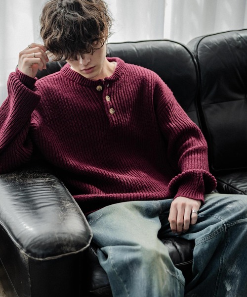 Rocky Monroe（ロッキーモンロー）の「新色追加 オーバーサイズ畦編みヘンリーネックニットセーター（ニット/セーター・メンズ・ブラウン/チャコール/ベージュ/ブラック/オフホワイト/グレー/ブルー/ブラック系/ネイビー/ワイン/マスタード・M/XL/L）」の11枚目の写真