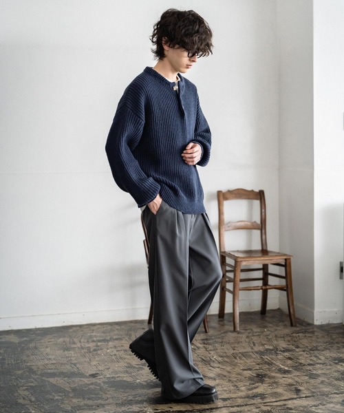 Rocky Monroe（ロッキーモンロー）の「新色追加 オーバーサイズ畦編みヘンリーネックニットセーター（ニット/セーター・メンズ・ブラウン/チャコール/ベージュ/ブラック/オフホワイト/グレー/ブルー/ブラック系/ネイビー/ワイン/マスタード・M/XL/L）」の22枚目の写真